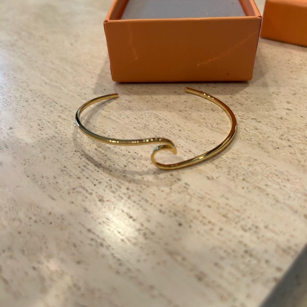 Puravida Gold Wave Open Cuff Bracelet for Women